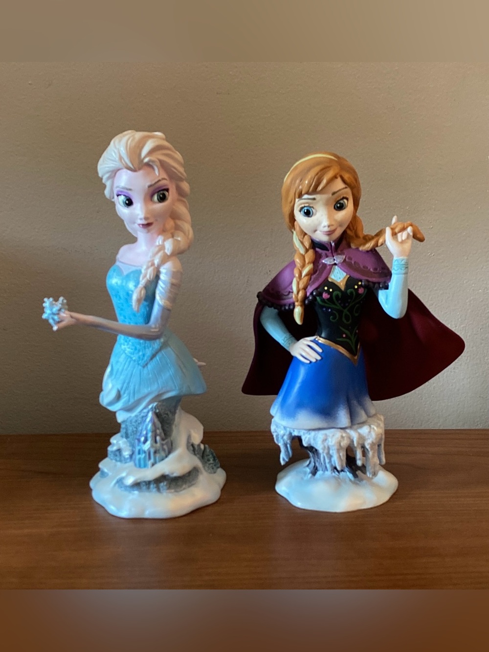 Disney Showcase Collection Frozen Anna 4042561 & Elsa 4042562 Bust New In Box
